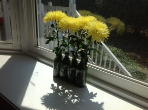 LOVE my vase and fresh yellow flowers. 
